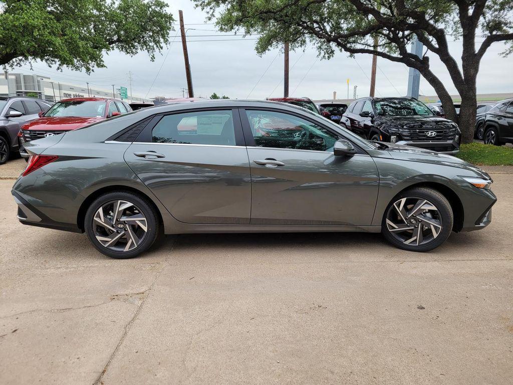 new 2025 Hyundai Elantra car, priced at $27,092