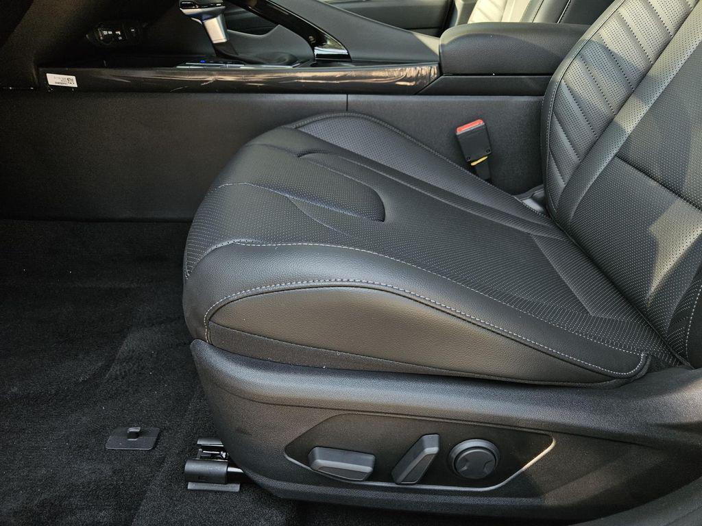 new 2025 Hyundai Elantra car, priced at $27,092