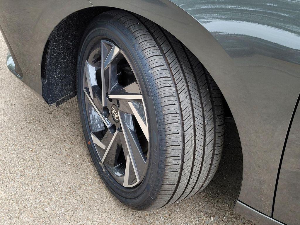 new 2025 Hyundai Elantra car, priced at $27,092