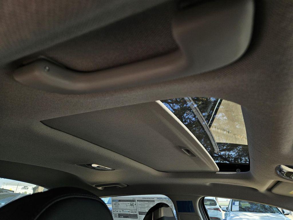 new 2025 Hyundai Elantra car, priced at $27,092