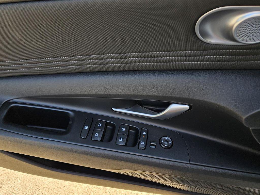 new 2025 Hyundai Elantra car, priced at $27,092