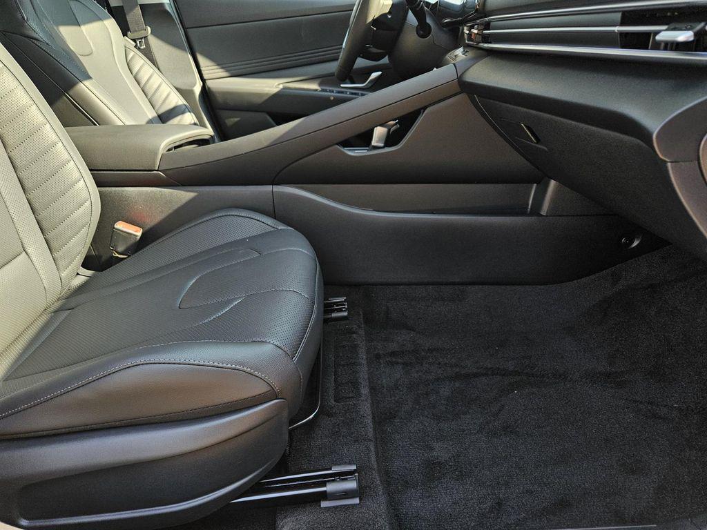 new 2025 Hyundai Elantra car, priced at $27,092