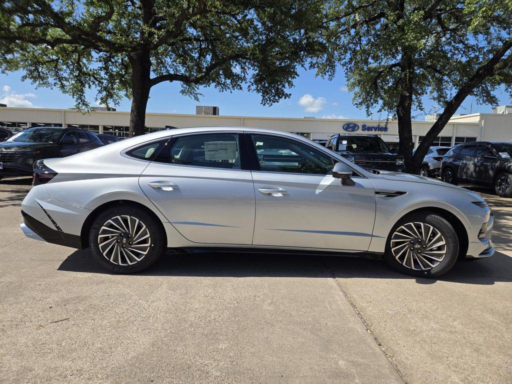 new 2025 Hyundai Sonata Hybrid car, priced at $38,575