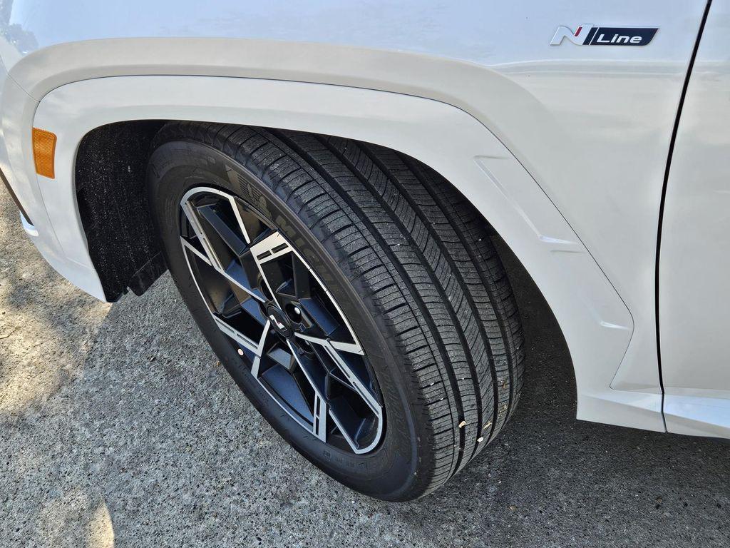new 2025 Hyundai TUCSON Hybrid car, priced at $37,795