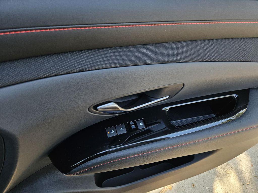 new 2025 Hyundai TUCSON Hybrid car, priced at $37,795