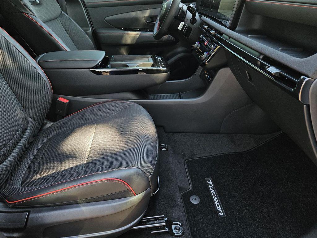 new 2025 Hyundai TUCSON Hybrid car, priced at $37,795