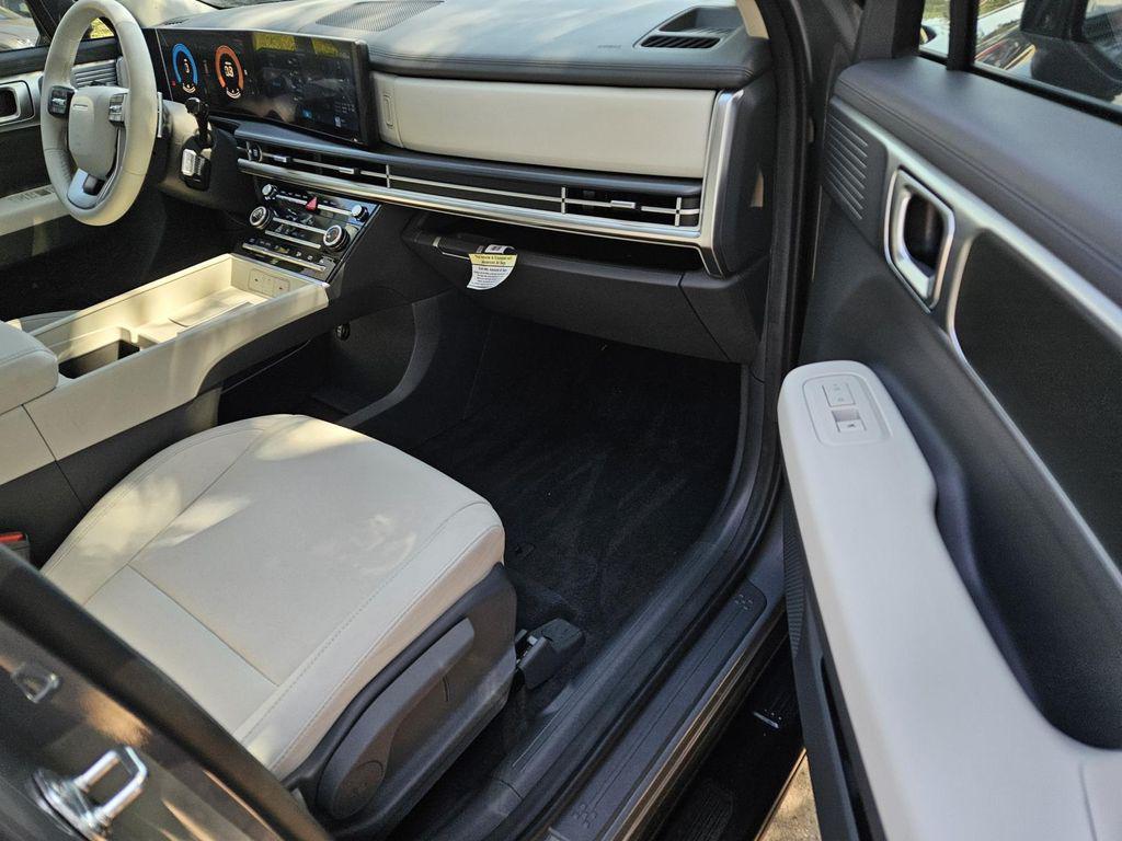 used 2025 Hyundai Santa Fe car, priced at $34,500
