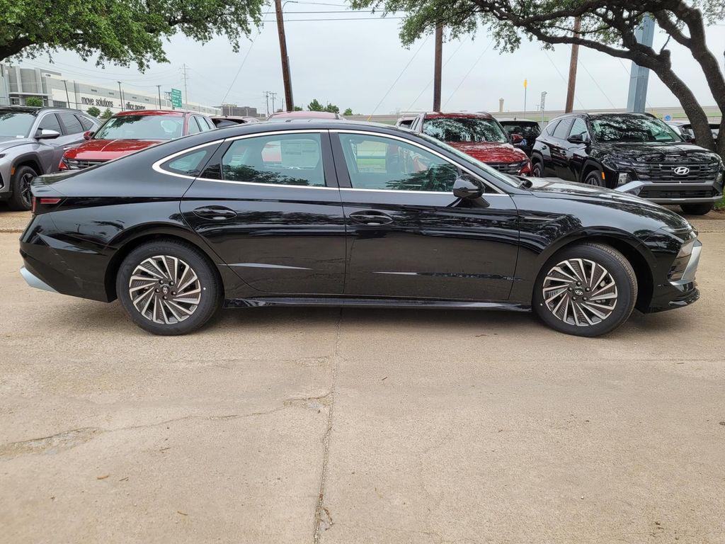 new 2025 Hyundai Sonata Hybrid car, priced at $38,632