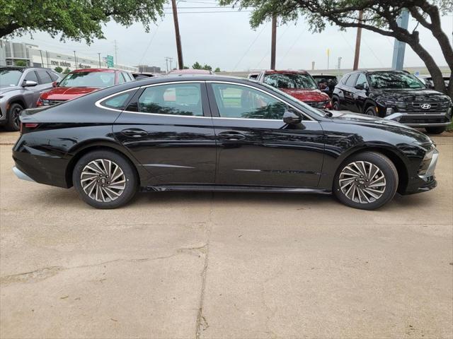 new 2025 Hyundai Sonata Hybrid car, priced at $38,015