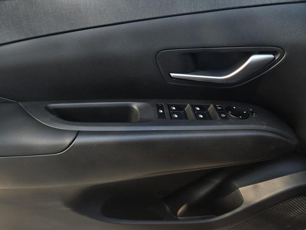 new 2025 Hyundai TUCSON Hybrid car, priced at $39,580