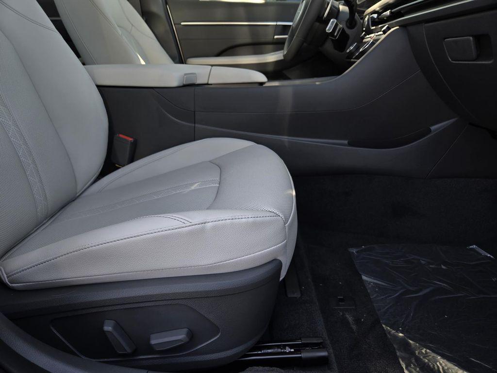 new 2025 Hyundai Sonata Hybrid car, priced at $38,634