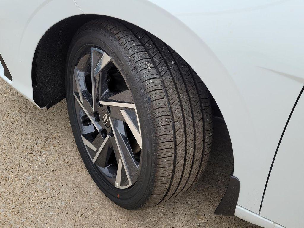 new 2025 Hyundai Elantra car, priced at $29,204