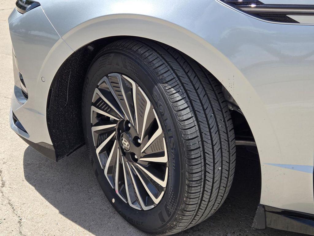 new 2025 Hyundai Sonata Hybrid car, priced at $38,605
