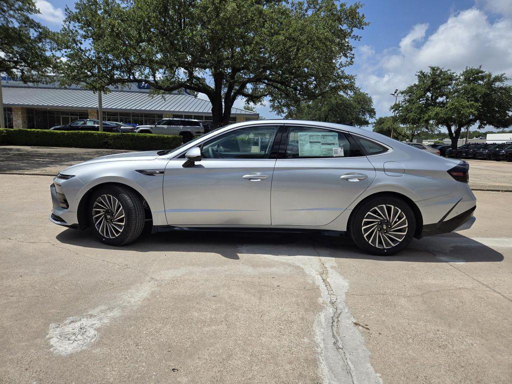new 2025 Hyundai Sonata Hybrid car, priced at $38,605