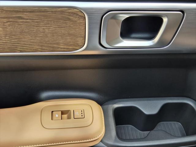 new 2025 Hyundai Santa Fe car, priced at $43,155