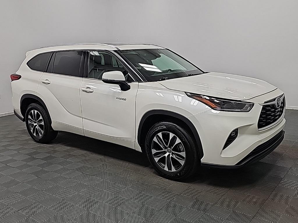 used 2021 Toyota Highlander Hybrid car, priced at $32,402