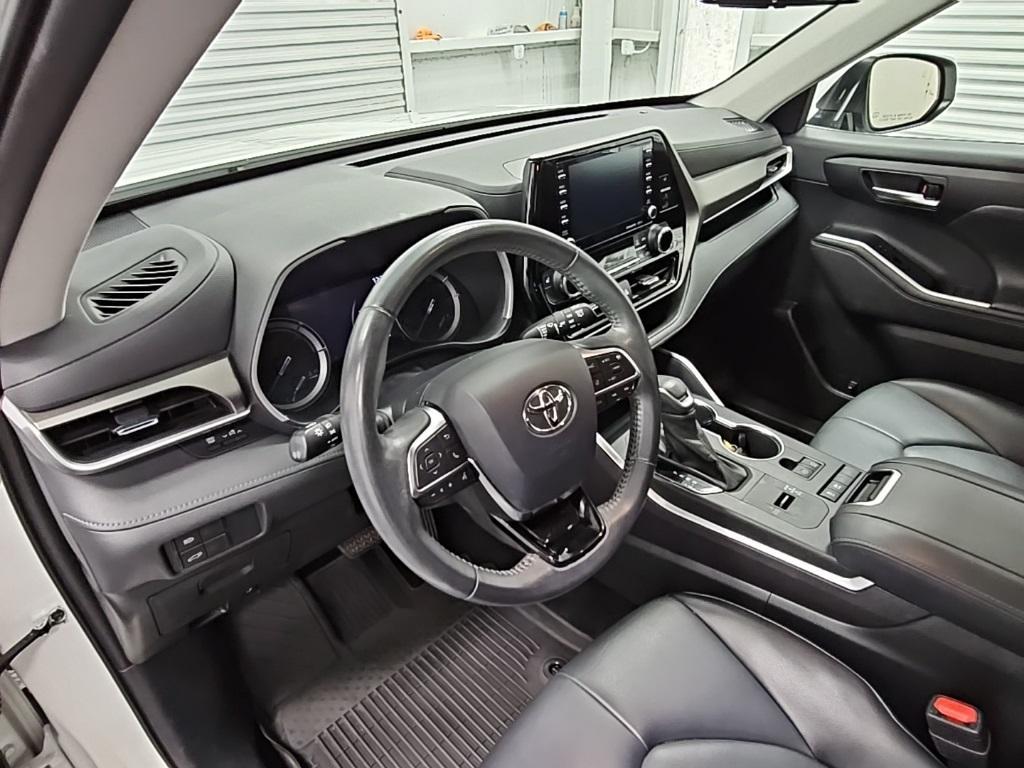 used 2021 Toyota Highlander Hybrid car, priced at $32,402