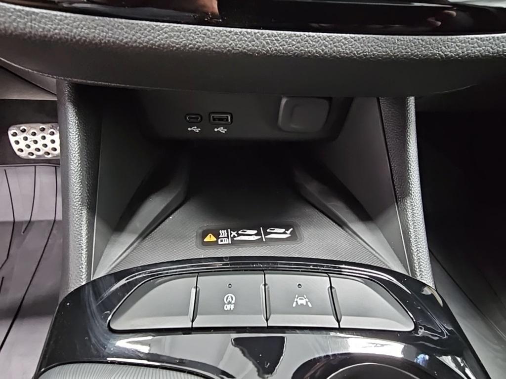 new 2025 Buick Envista car, priced at $30,545