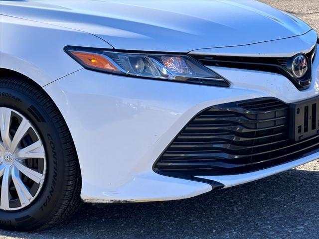 used 2018 Toyota Camry Hybrid car, priced at $20,293