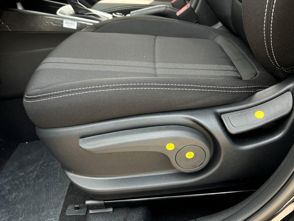 new 2025 Hyundai Venue car, priced at $21,939