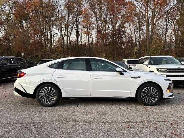 new 2025 Hyundai Sonata Hybrid car, priced at $31,571