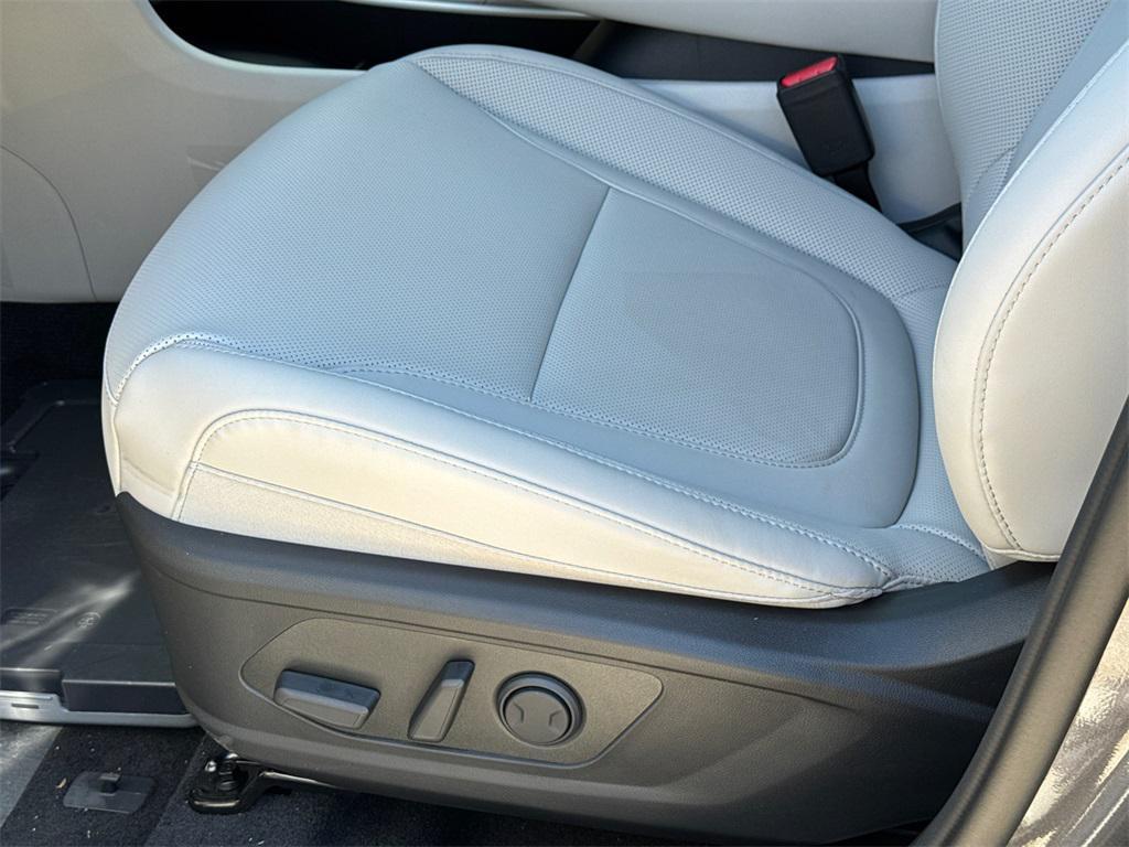 new 2025 Hyundai TUCSON Hybrid car, priced at $32,998