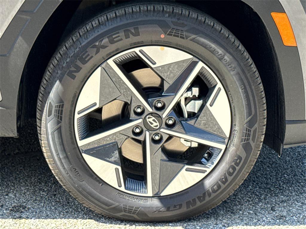 new 2025 Hyundai TUCSON Hybrid car, priced at $32,998