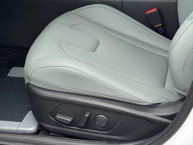 new 2025 Hyundai Elantra car, priced at $30,735
