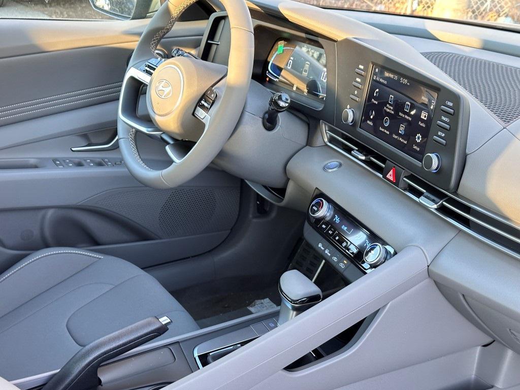 new 2025 Hyundai Elantra car, priced at $21,235