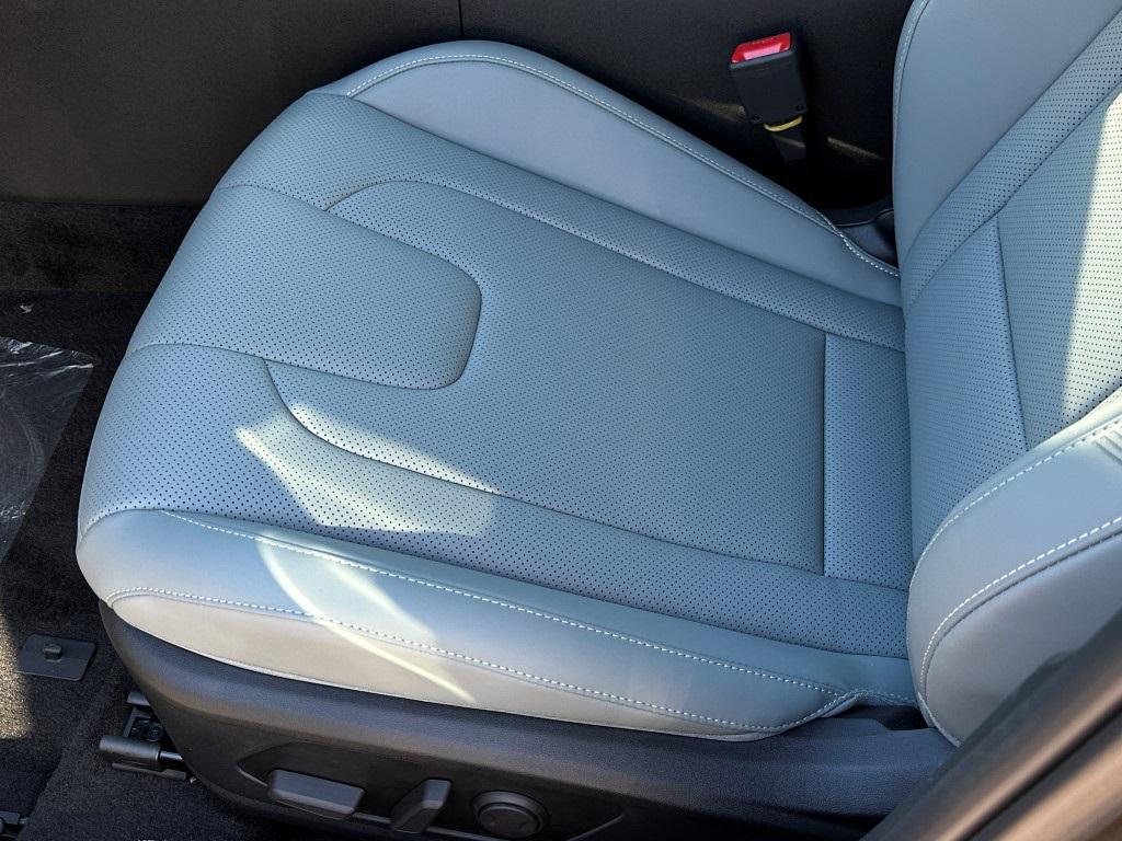 new 2025 Hyundai ELANTRA HEV car, priced at $25,995