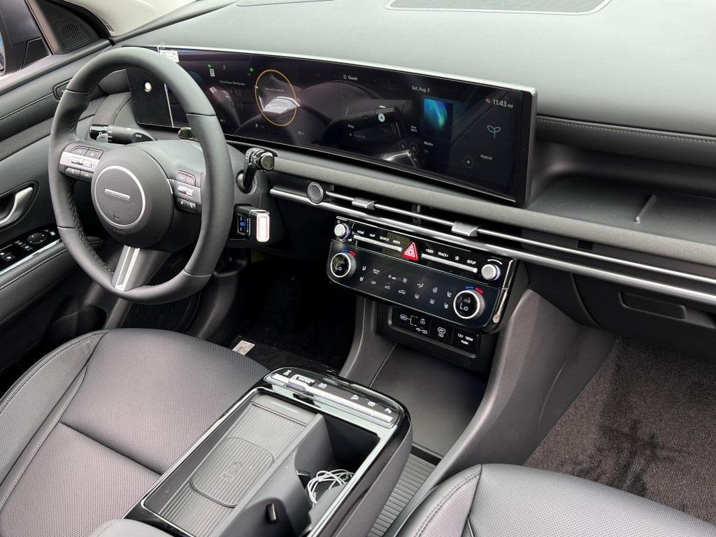 new 2025 Hyundai TUCSON Hybrid car, priced at $43,570