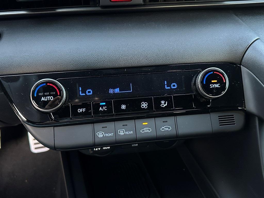 new 2025 Hyundai Elantra car, priced at $22,259
