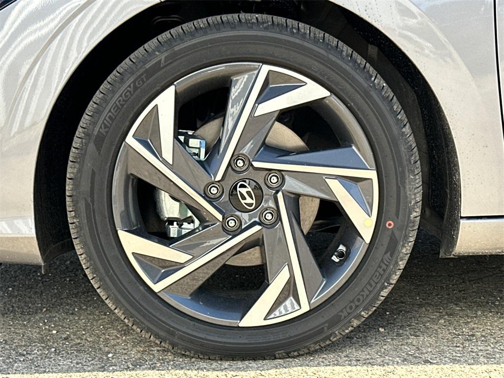 new 2025 Hyundai Elantra car, priced at $25,795