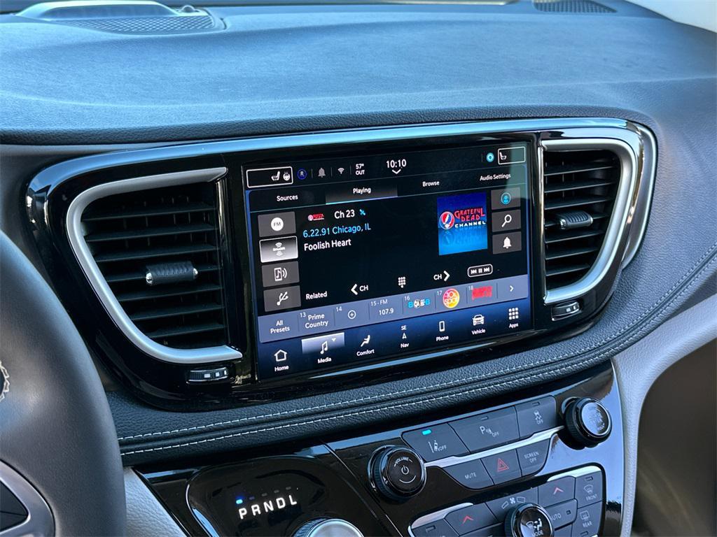 used 2024 Chrysler Pacifica Hybrid car, priced at $26,904