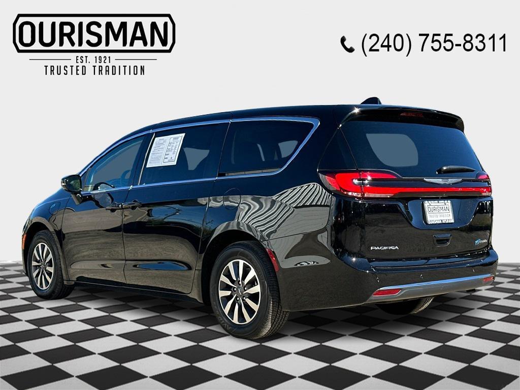 used 2024 Chrysler Pacifica Hybrid car, priced at $26,904