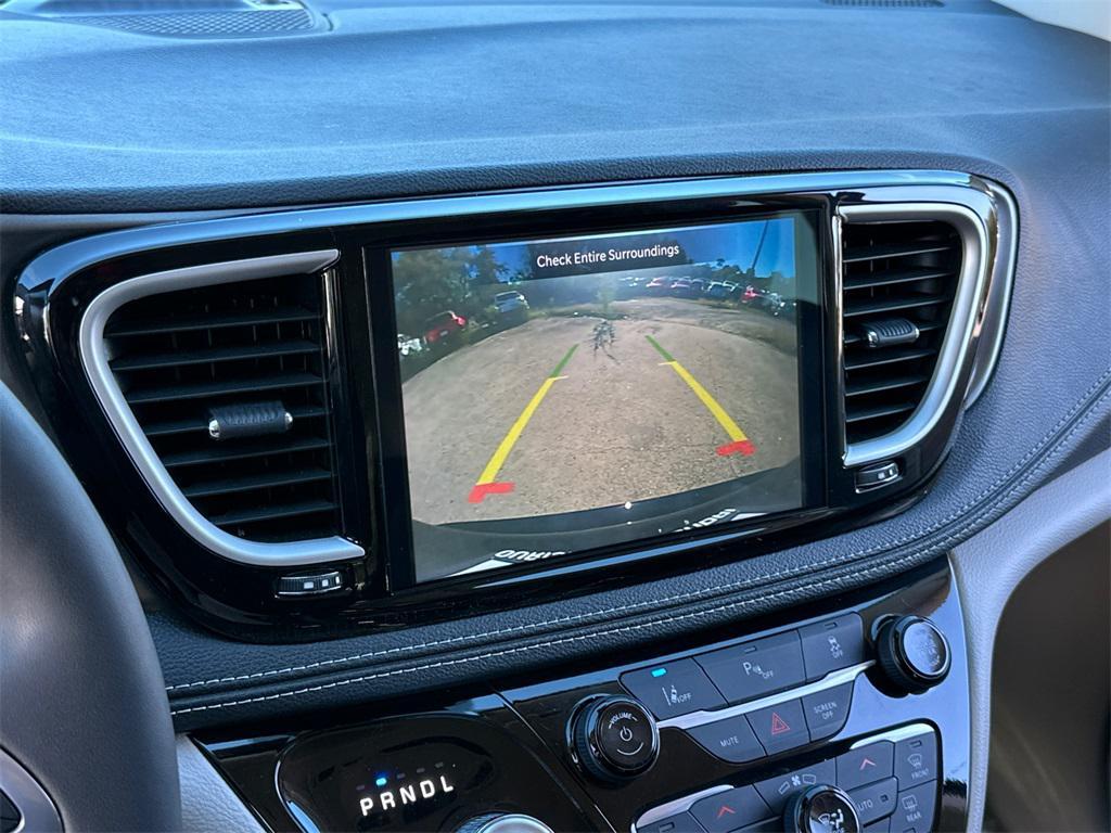 used 2024 Chrysler Pacifica Hybrid car, priced at $26,904