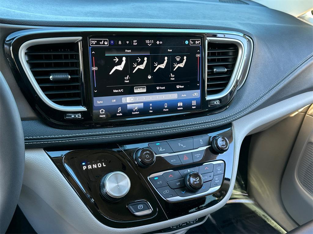 used 2024 Chrysler Pacifica Hybrid car, priced at $26,904