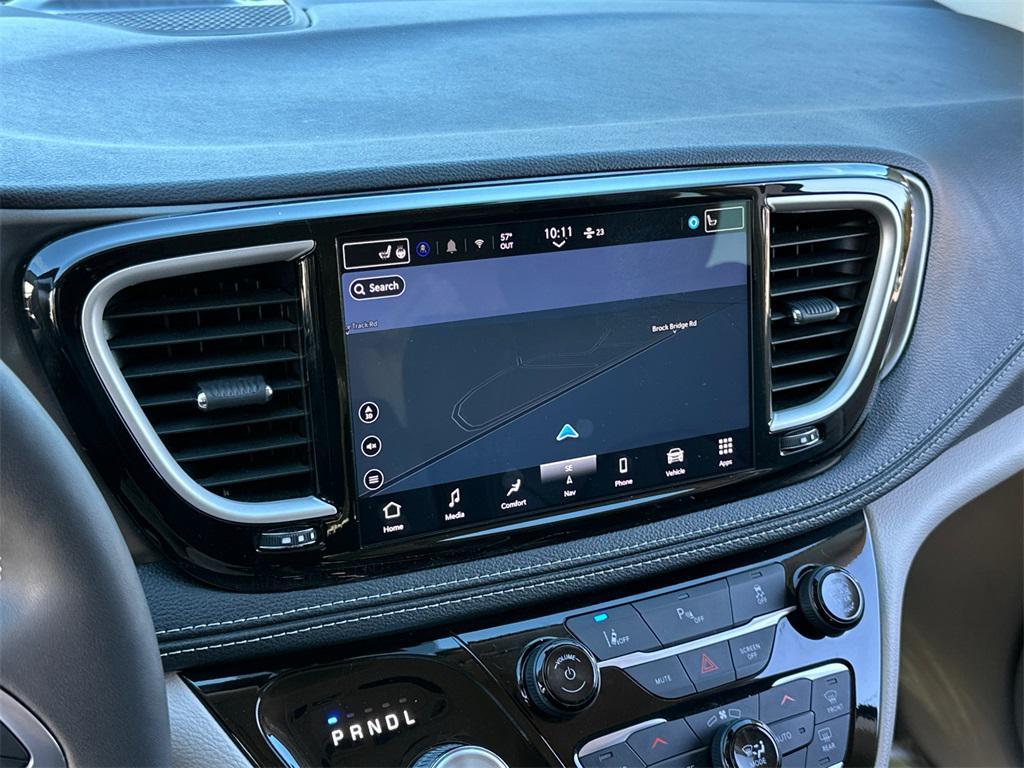 used 2024 Chrysler Pacifica Hybrid car, priced at $26,904