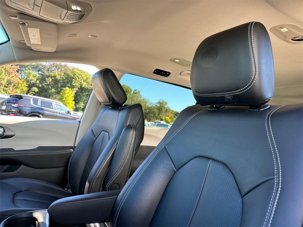 used 2024 Chrysler Pacifica Hybrid car, priced at $26,904