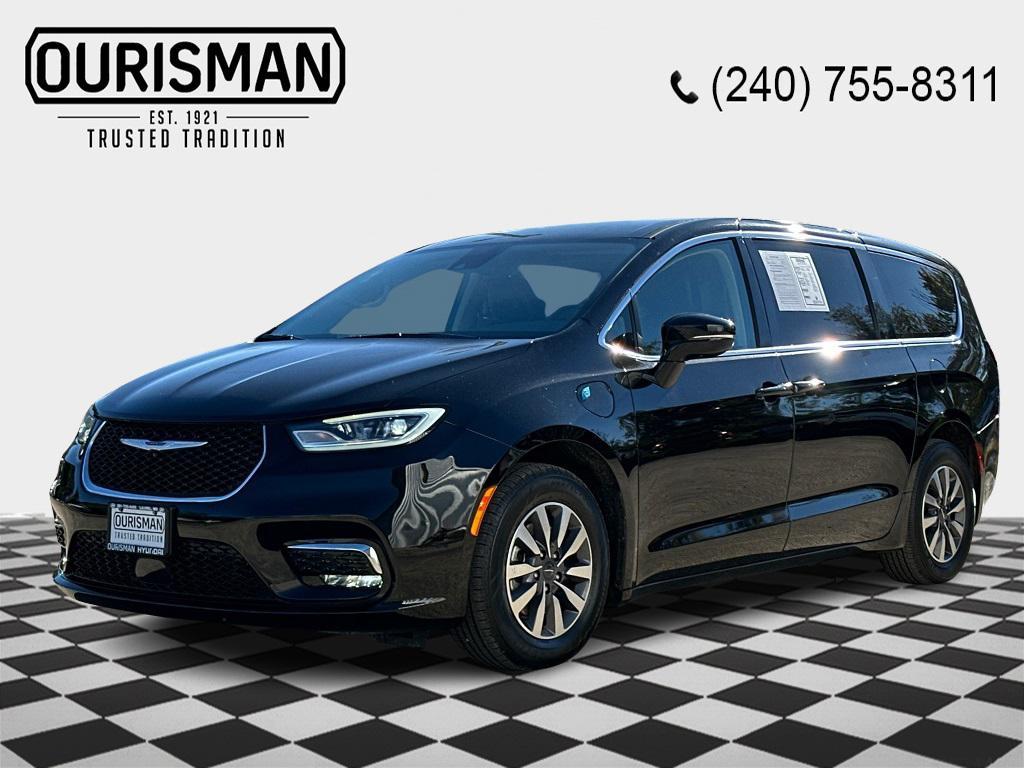used 2024 Chrysler Pacifica Hybrid car, priced at $26,904