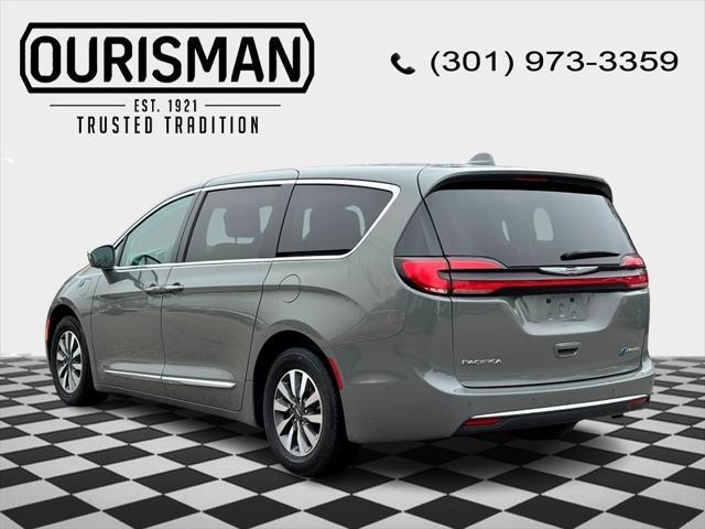 used 2022 Chrysler Pacifica Hybrid car, priced at $26,380