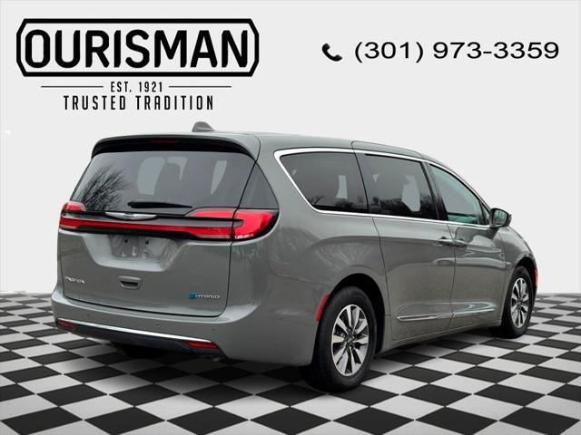 used 2022 Chrysler Pacifica Hybrid car, priced at $26,380