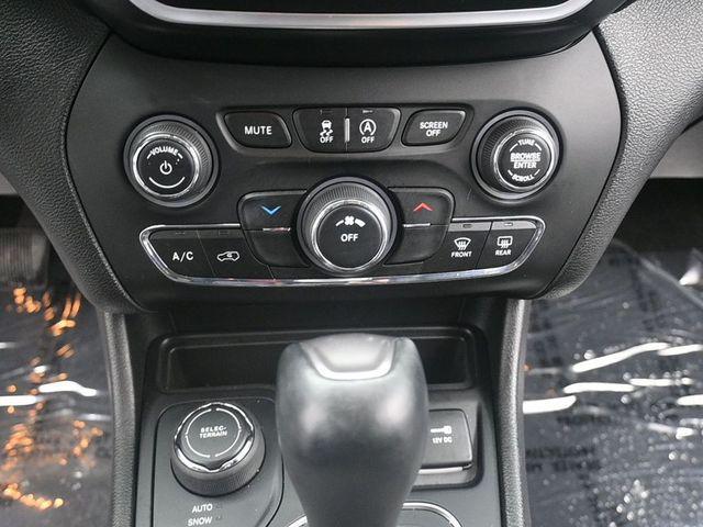 used 2019 Jeep Cherokee car, priced at $15,791