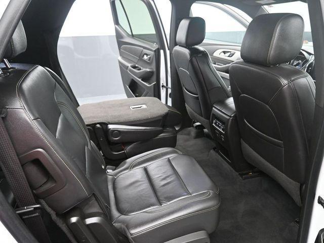 used 2022 Chevrolet Traverse car, priced at $23,618