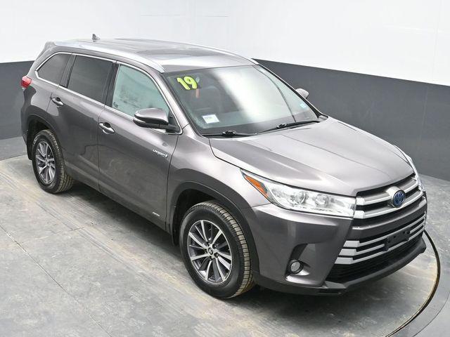 used 2019 Toyota Highlander Hybrid car, priced at $24,278