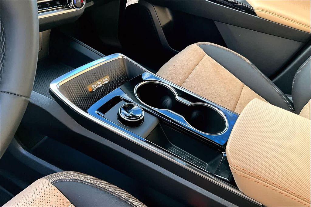 new 2025 Chevrolet Equinox car, priced at $35,605