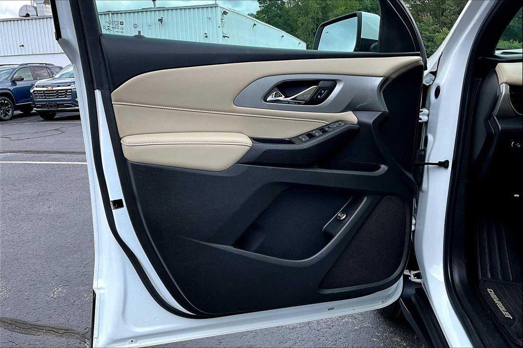 used 2022 Chevrolet Traverse car, priced at $30,995