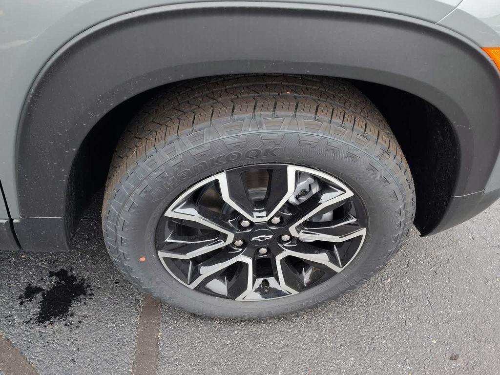 new 2025 Chevrolet TrailBlazer car, priced at $30,935