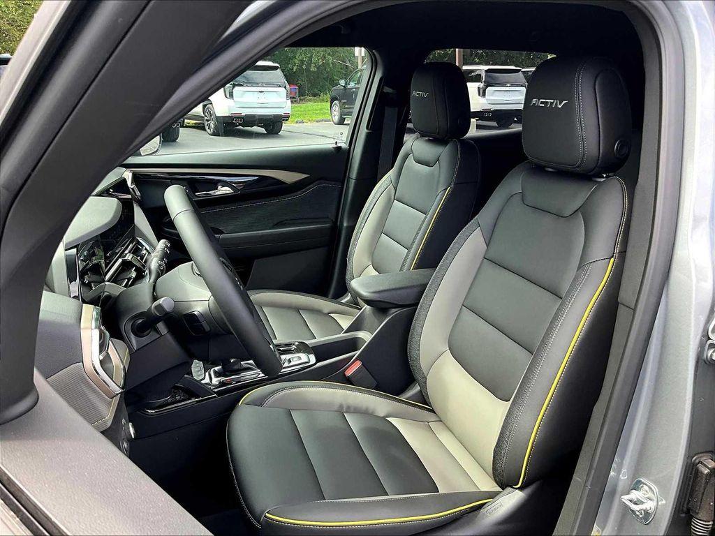 new 2025 Chevrolet TrailBlazer car, priced at $30,935