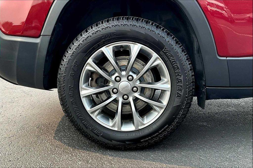 used 2020 Jeep Cherokee car, priced at $19,397